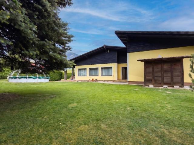 Bungalow mit großem Grundstück