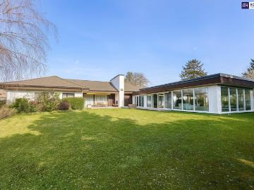 Bungalow mit Indoor Pool, Weinkeller & außergewöhnlich großem Grundstück / Eigengrund