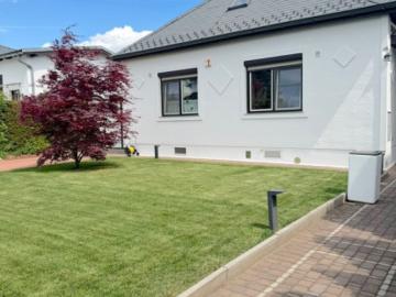 Bungalow mit Swimmingpool, großem Garten & Ausbaupotenzial in 1220 Wien!