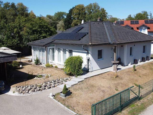 Bungalow mit Pool