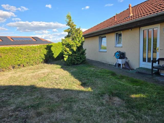 Bungalow mit Pool und viel Komfort