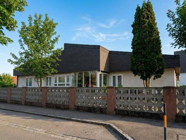 Bungalow mit Pool in Ruhelage Stadtzentrum in Gehweite