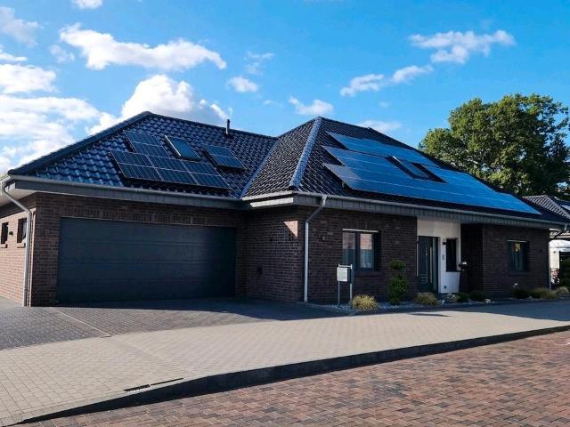 Bungalow mit Pool PV Anlage und offener Galerie