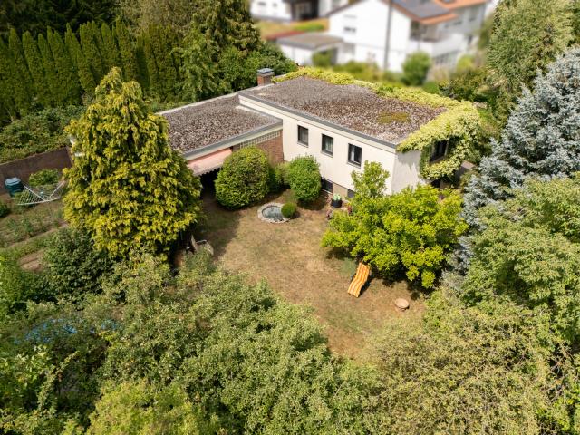 Bungalow mit Platz für die ganze Familie Großes Grundstück, ruhige Lage