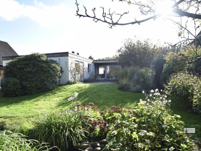 Bungalow mit Vollkeller + Garage + Garten Interessantes Potenzial !