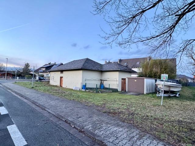 Bungalow ohne Fenster z.Ausbau,od. Baugrund f.3 Reihenhäuser