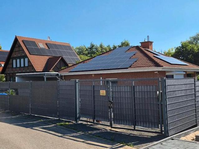 Bungalow: Pool, Klima, PV, Notstrom, Holzöfen, Gas, Wärmepumpen