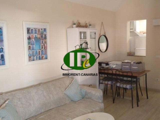 Bungalow renoviertin ruhigem Complex gelegen. Mit 1 Schlafzimmer und eingezäunter großer Terrasse