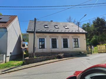 Haus mit ausbaufähigem Dachboden und Garten & 2 Stellplätzen in Ebenthal – 3 Zimmer, Grundfläche des Hauses 112m² + ca. 75m² Dachbodenausbau, 279.000€
