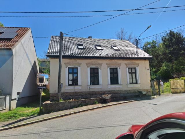 Haus mit ausbaufähigem Dachboden und Garten & 2 Stellplätzen in Ebenthal – 3 Zimmer, Grundfläche des Hauses 112m² + ca. 75m² Dachbodenausbau, 279.000€