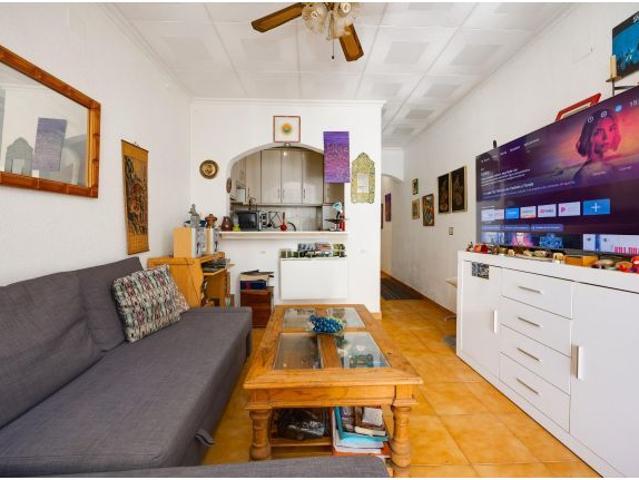Bungalow sin vecinos arriba de 1 dormitorio con patio en Nueva Torrevieja