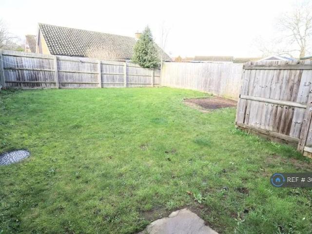 Bunkers Crescent, Milton Keynes, MK3 3 bed detached house to rent £1,850 pcm £427 pw