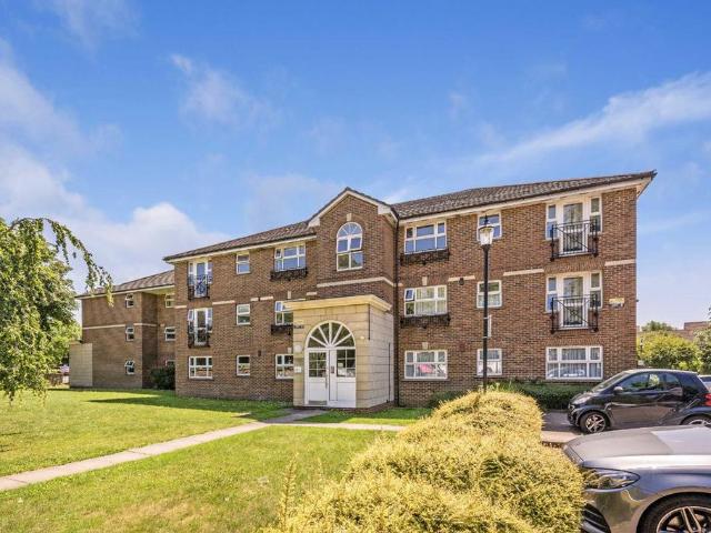 Bunns Lane, London NW7 2 bed flat to rent £1,650 pcm £381 pw