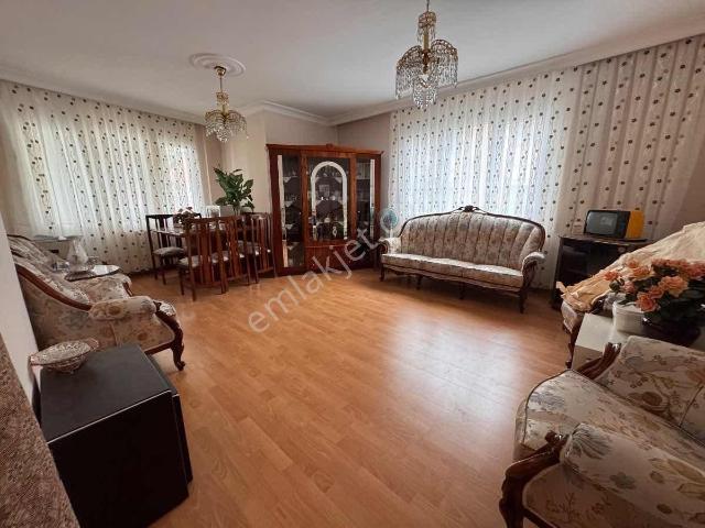Buca Menderes Mahallesı Full Eşyalı 3+1 Kıralık Daıre