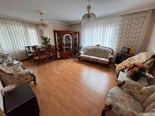 Buca Menderes Mahallesı 3+1 Satılık Daıre