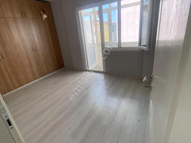 Buca Menderes Caddesi Yakını D.gazlı Ve 90 M2 Kiralık 2+1 Daire