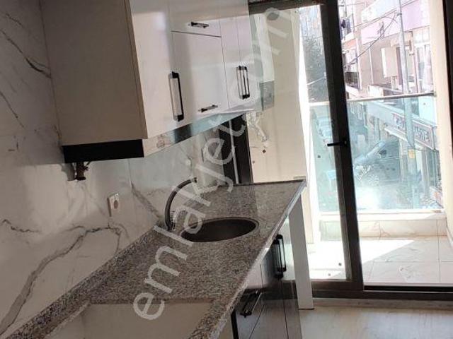 Buca Merkezde Satılık 1+1 Ara Kat Daire