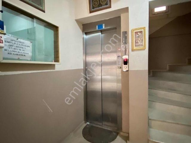 Buca Adatepe Mahallesinde Satılık 3+1 Kapalı Mutfak Çift Balkon