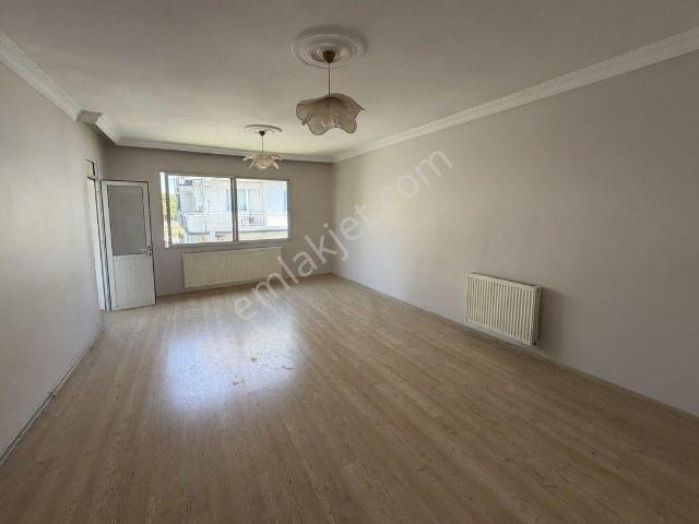 Buca Akıncılar Mah Merkezi Konumda Kiralık 3+1 Daire