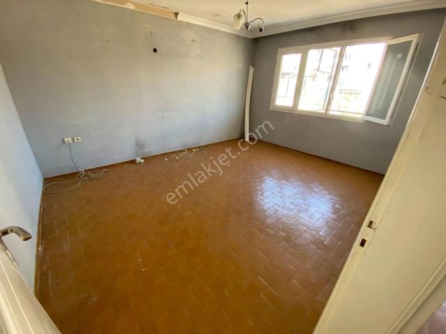 Buca Çamlık Mahde 2+1 90m2 Ayrı Mutfak Klasik Daire