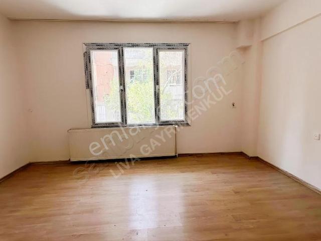 Buca Çamlıkule'de Kiralık 3+1 Daire, 125m², Yüksek Giriş