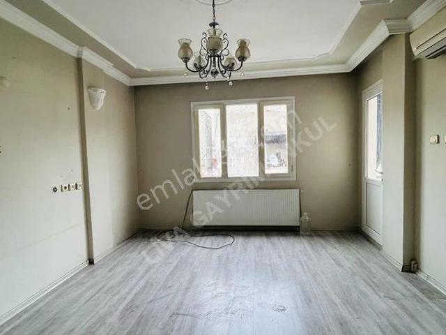 Buca Çamlıpınar'da Satılık 2+1 Daire, 90m², Doğalgazlı, Çift Bal