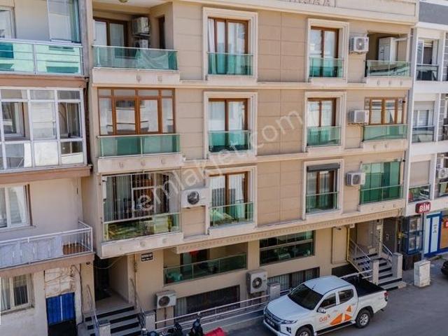 Buca Başarı Caddesi Doğalgazlı Kiralık Arakat 2+1 Balkonlu Daire