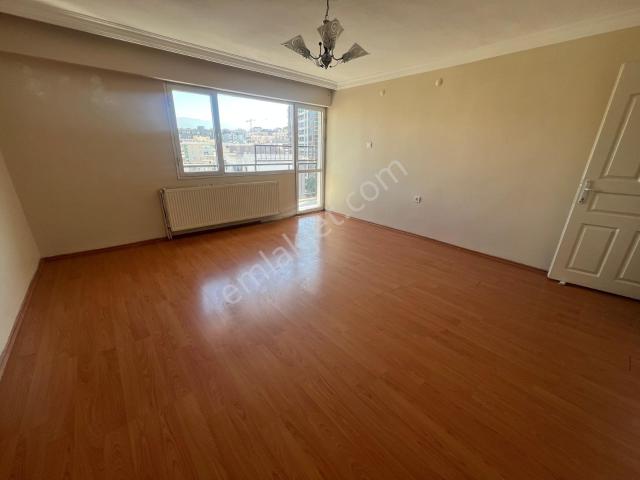 Buca Batı Çıkışında, Merkezi Konumda, Ferah Arakat Kiralık 3+1