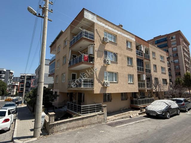 Buca Dumlıpınar'da Merkezi Konumda 2+1 Daire