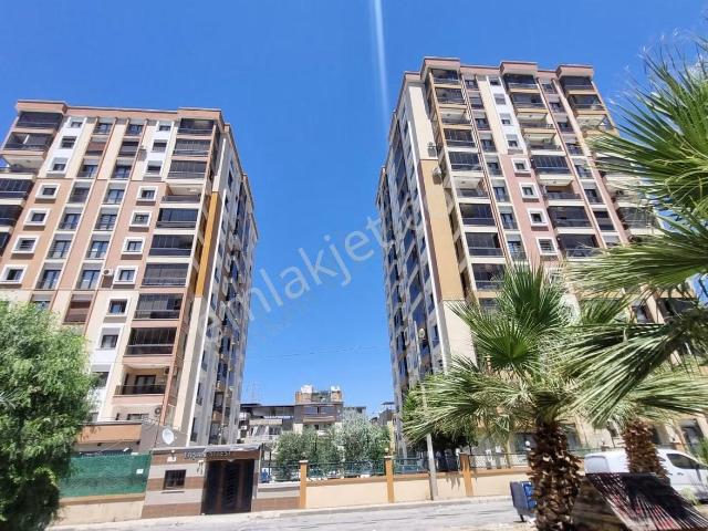 Buca Da Güvenli Sitede Ebeveyn Banyolu Tertemiz 3+1 Fırsat Daire