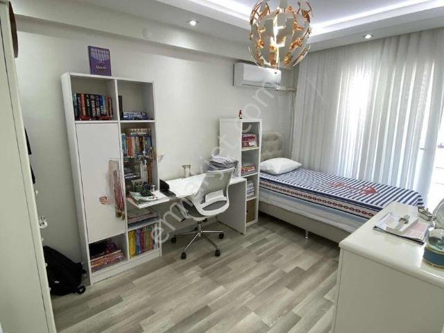 Buca Çevikbirde Satılık 3+1 Çift Cephe Ebeveyn Banyolu Ferah Ev