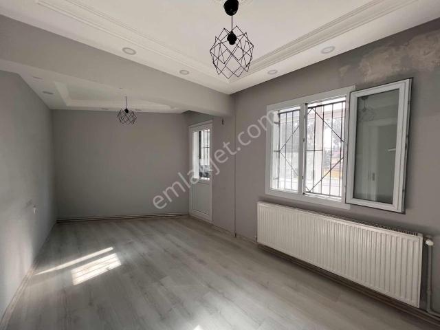 Buca Efeler Mah 2+1 85m2 Dgazlı Bakımlı Eşyasız Kiralık Daire