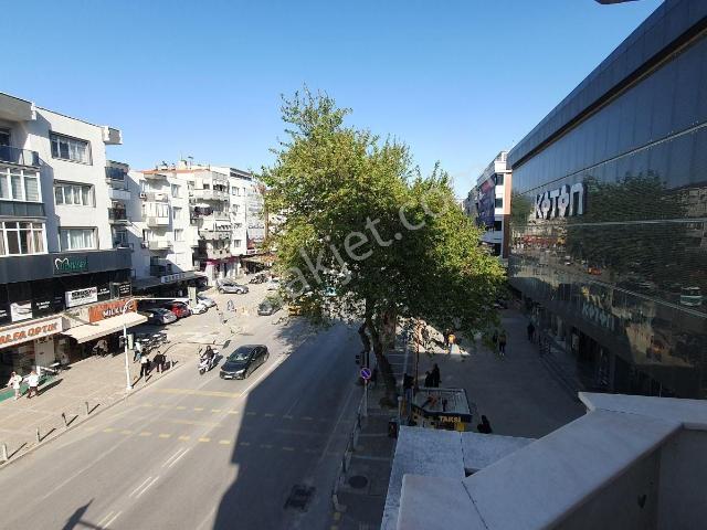 Buca Efeler Mahallesinde Menderes Caddesinde 4+1 Kiralık Daire