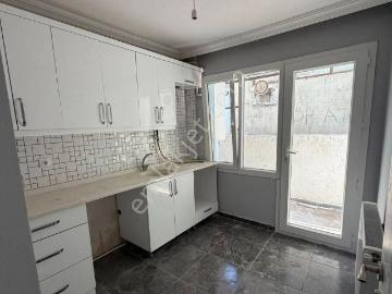 Buca Fırat Mahallesi 2+1 90 M2 Kapalı Mutfak Doğalgazlı Kiralık Daire