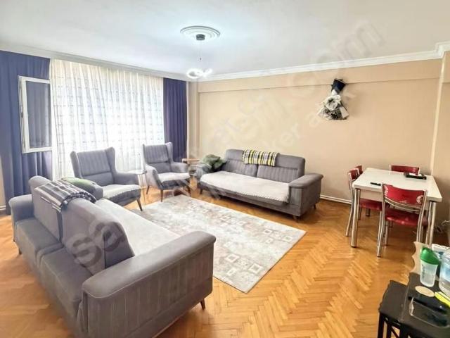 Buca Fırat Mahallesinde 4+1 Ara Kat 170m2 Bakımlı Daire