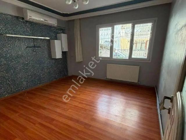 Buca Fırat Mahallesinde 2+1 90 M2 Giriş Katı Doğalgazlı Kiralık Daire