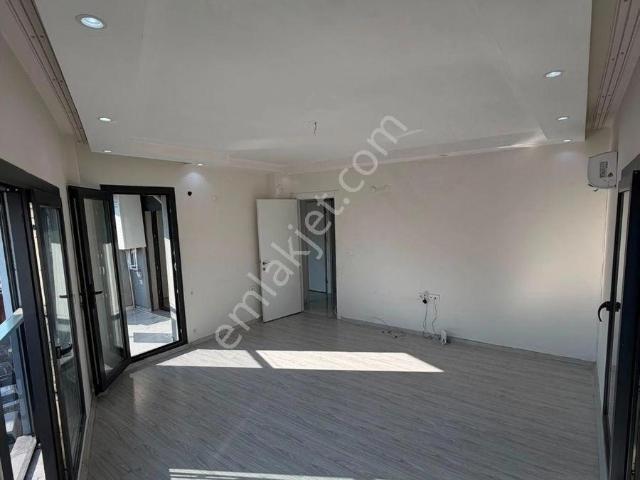 Buca Fırat Mahallesinde 2+1 90 M2 Kapalı Muftak Doğalgazlı Kiralık Daire