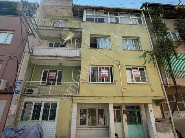 Buca Fırat Mahallesinde 2+1 110 M2 Kapalı Mutfak Kiralık Daire