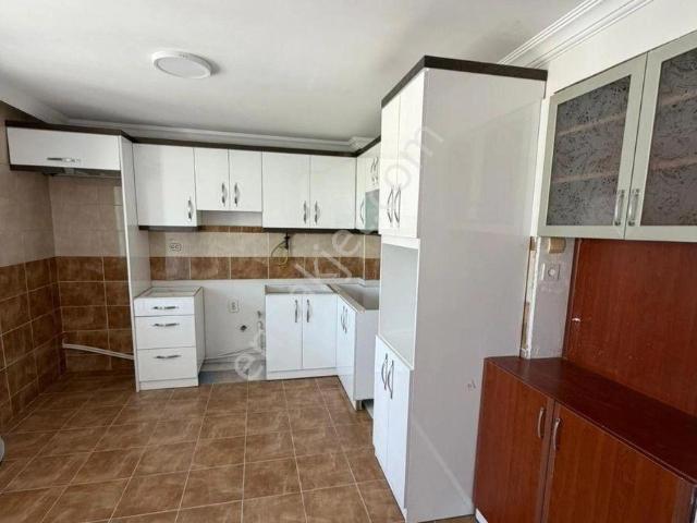 Buca Fırat Mahallesinde 2+1 120 M2 Doğalgazlı Geniş Kiralık Daire