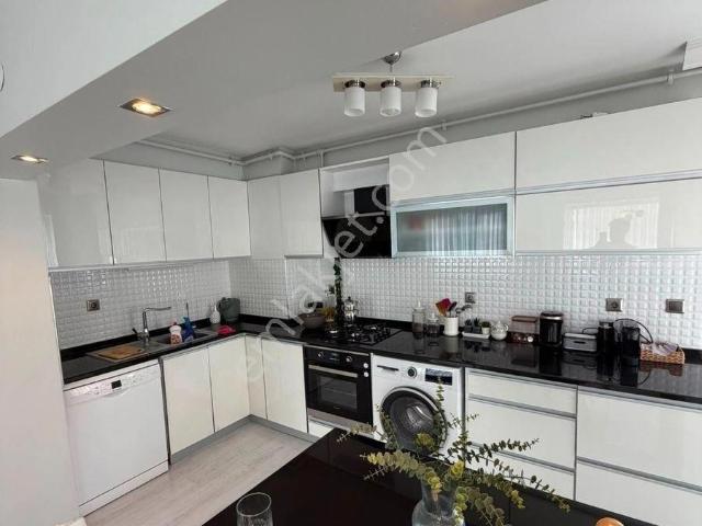 Buca Fırat Mahallesinde 3+1 125 M2 Açık Mutfak Site İçinde Doğalgazlı Kiralık Daire