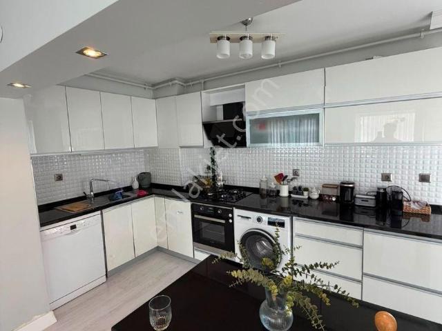 Buca Fırat Mahallesinde 3+1 125 M2 Açık Mutfak Site İçinde Doğalgazlı Kiralık Daire