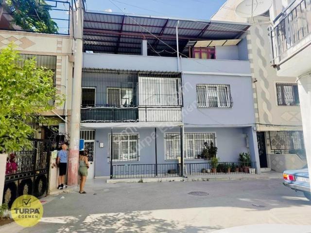 Buca Fırat'ta 110 M² Arsa İçinde 2 Katlı Teraslı Mstakil Ev