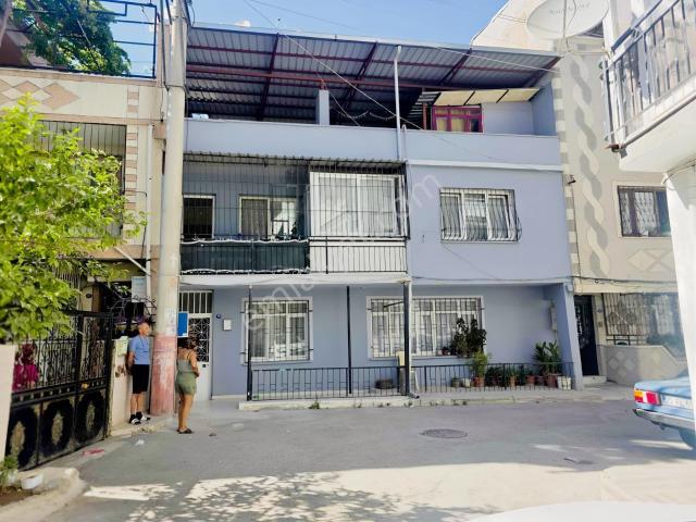 Buca Fırat'ta 110 M² Arsa İçinde 2 Katlı Teraslı Mstakil Ev