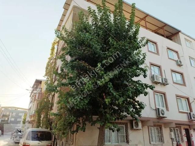 Buca Göksu'da Komple Satılık 4 Katlı Apartman Yatırım Fırsatı