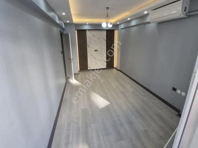 Buca Hürriyet Mahallesi'nde İçi Ful Yapılı Sıfır Daire Gibi/izbana5dk Cadde Üzeri 2+1 Daire