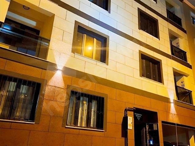 Buca Hürriyette satılık asansörlü kapalı mutfak 2+1 daire