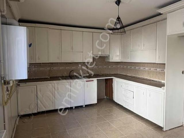 Buca Hasanağa Parkına Yakın 150m2 Kirarık Daire