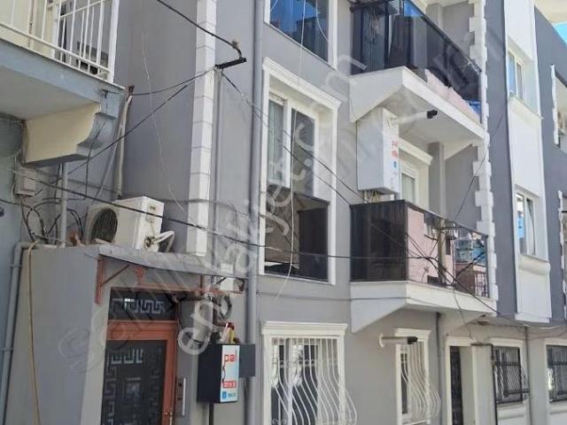 Buca İnönü 3 Katlı Tadilatlı Kiracili Mustakil Bina