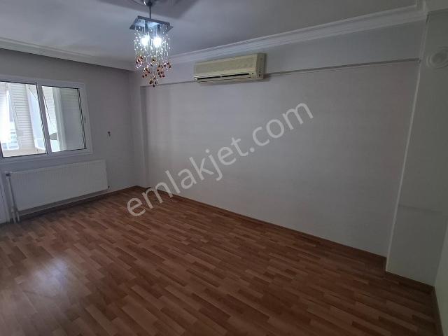 Buca Şirinyer Hürriyet Mahallesi Merkezi Konumda 3+1 Kiralık