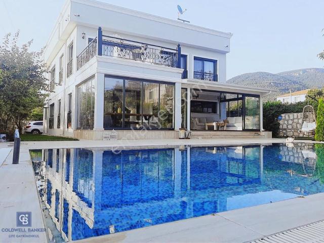 Buca Kaynaklar Da Müstakil Havuzlu Satılık 5+1 Özel Yapım Villa